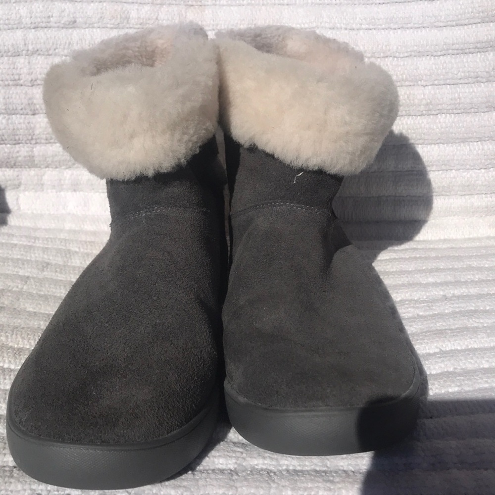 Kookaburra by UGG suede ankle bootie size 10